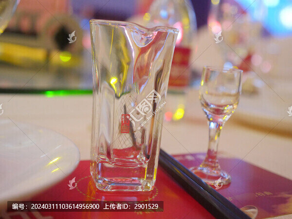 餐桌擺臺(tái)