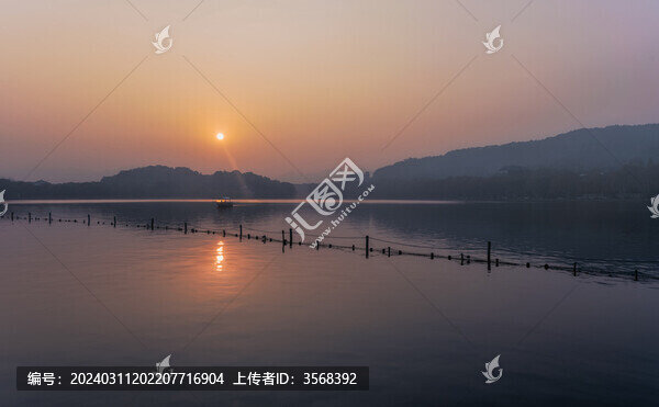 杭州西湖的日出