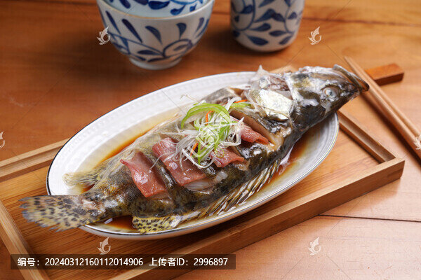 火腿蒸臭鱖魚
