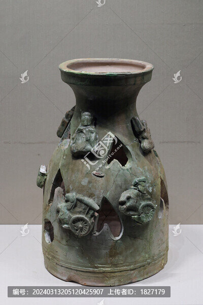 綠釉十二盞陶燈