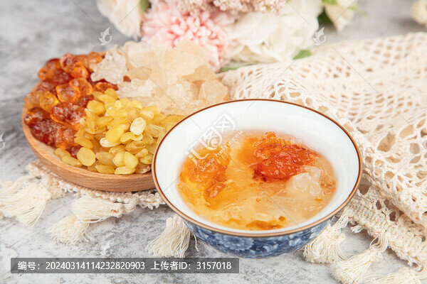 皂角米雪燕銀耳蓮子羹