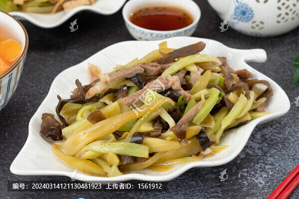 萵筍木耳肉絲