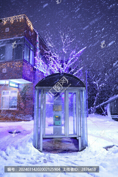 大雪里的電話亭