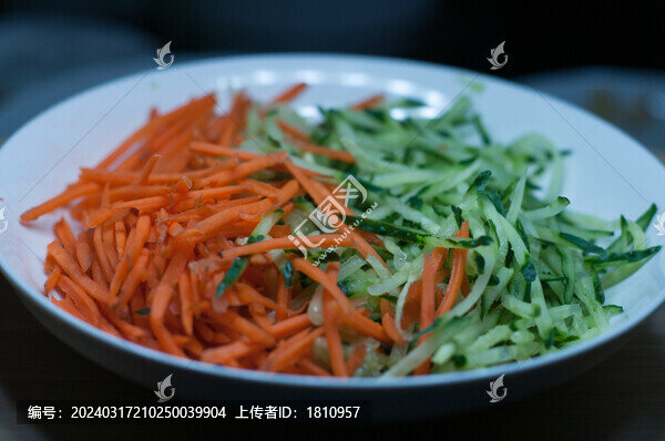 胡蘿卜和黃瓜絲