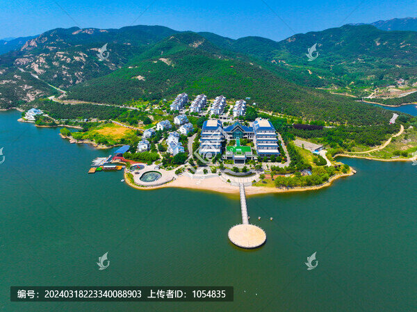 五蓮松月湖