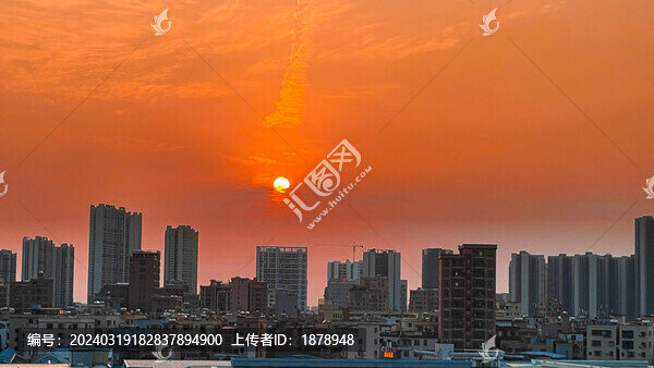夕陽(yáng)下的城市