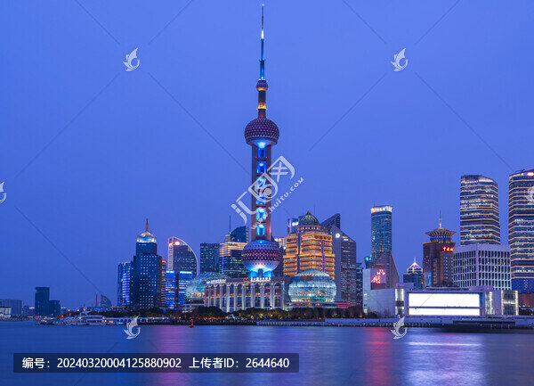 上海外灘黃浦江東方明珠塔