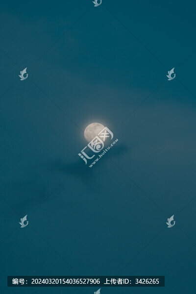 天空中的月亮