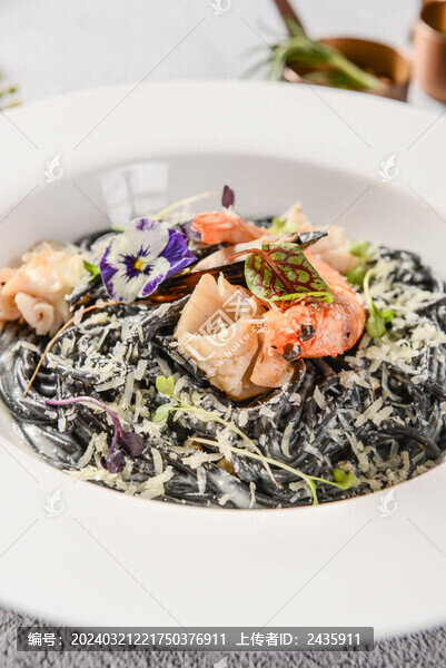 墨魚(yú)汁海鮮意面
