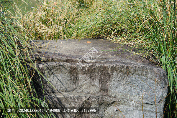 灰色巖石塊