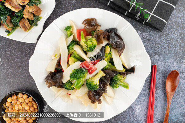 木耳山藥炒西藍(lán)花