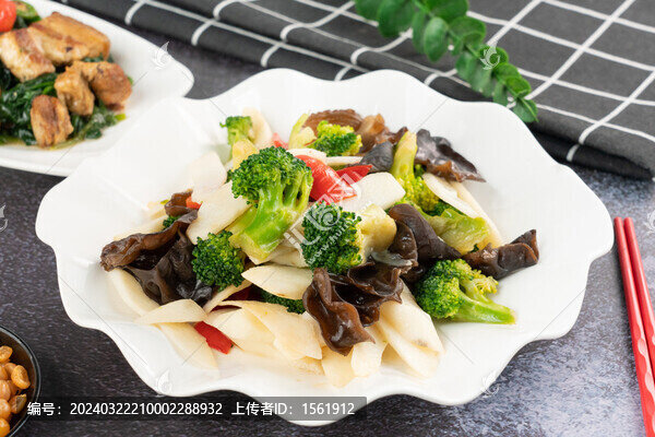 木耳山藥炒西藍(lán)花