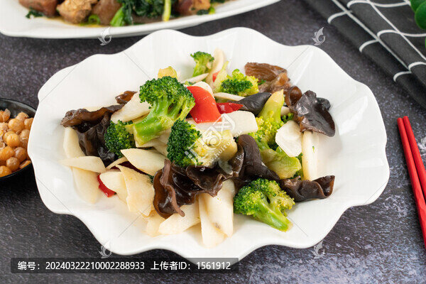木耳山藥炒西藍(lán)花