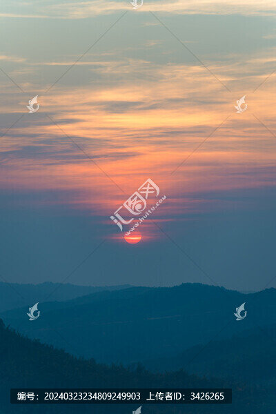 日落時(shí)的壯觀天空景色