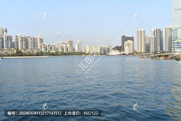 海邊的海景辦公樓和居民樓
