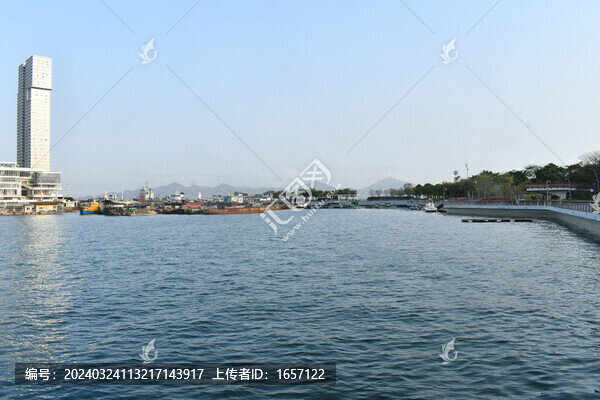 海邊的船和景色