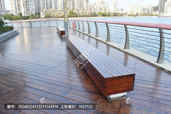 海邊休息的長(zhǎng)椅