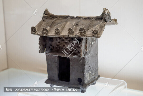 東漢懸山頂花窗陶屋