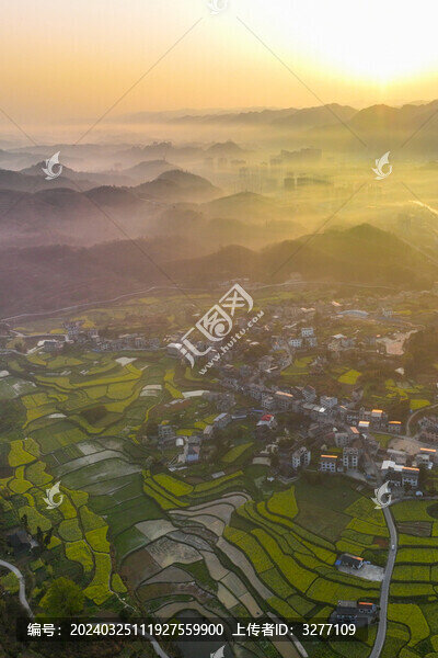 日出下的田園鄉(xiāng)村與縣城風(fēng)光