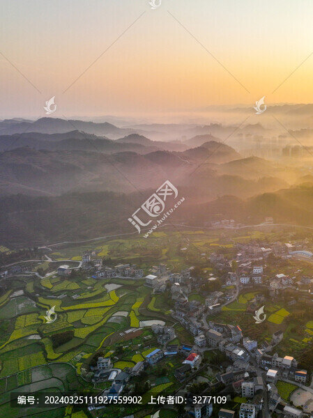 日出下的田園鄉(xiāng)村與縣城風(fēng)光