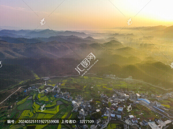 日出下的田園鄉(xiāng)村與縣城風(fēng)光
