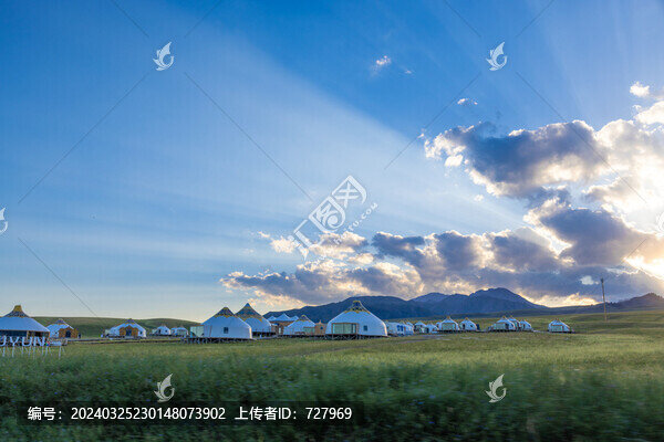 新疆遠(yuǎn)山藍(lán)天晚霞草原蒙古包牧場(chǎng)