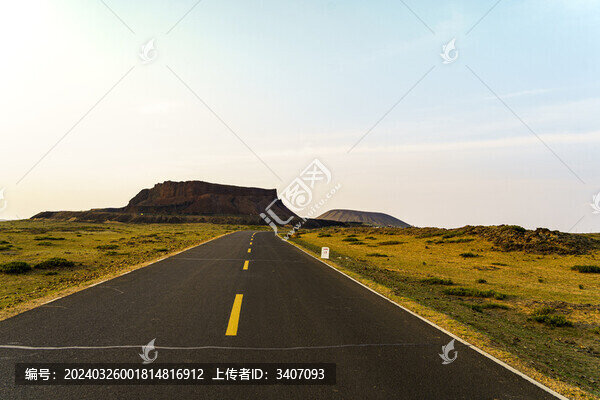 內(nèi)蒙烏蘭哈達(dá)火山公路