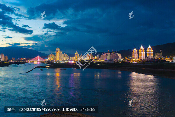 瀾滄江旁的城市與日落
