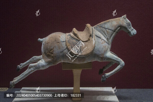 彩繪泥塑馬