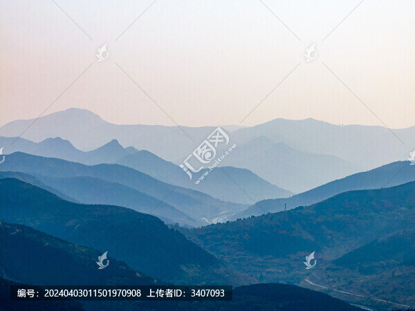 中式山巒