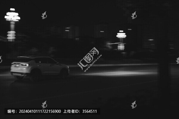 疾馳的汽車