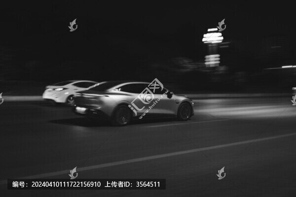 疾馳的汽車