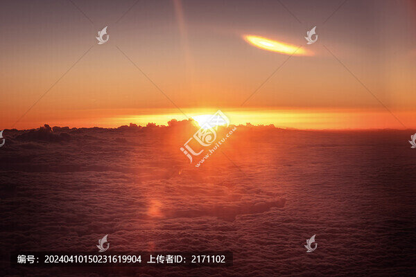 云層上的晚霞