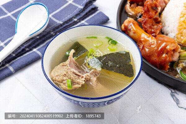 筒子骨冬瓜湯