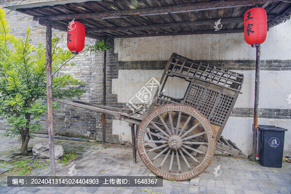 王家大院清代拉人的騾車(chē)