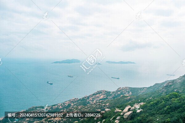 遠(yuǎn)處海上島嶼