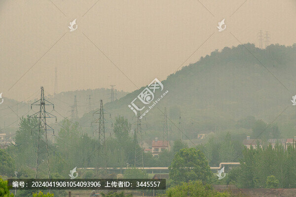 山腳下的山村
