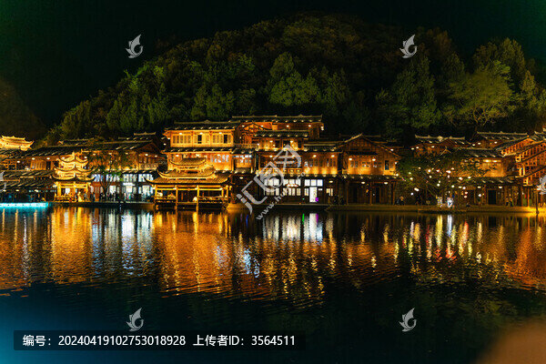 峰林布依景區(qū)夜景