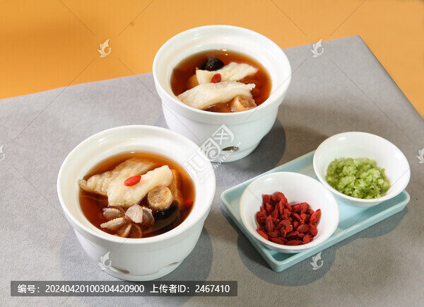 黑蒜燉花膠