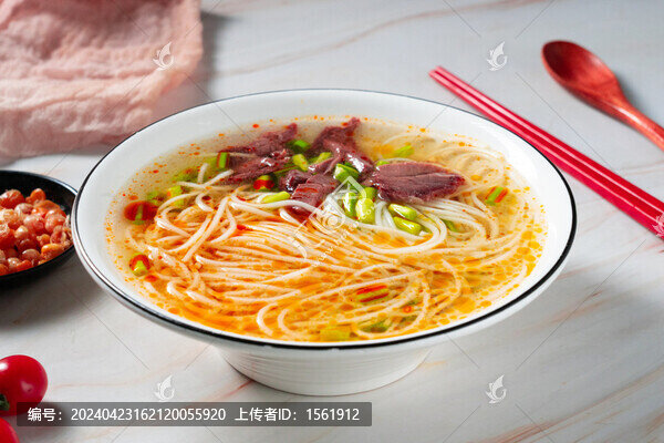 蒜苔牛肉湯面