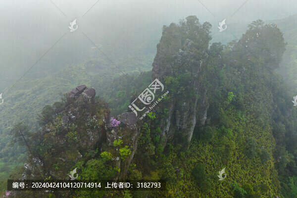 廣西金秀圣堂山丹霞險(xiǎn)峰霧海景觀