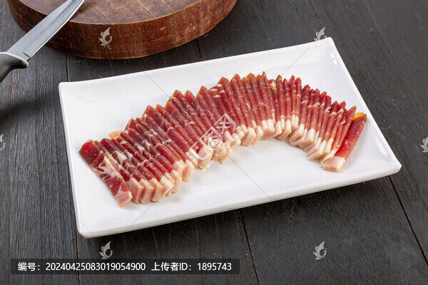 切片的金華火腿臘肉