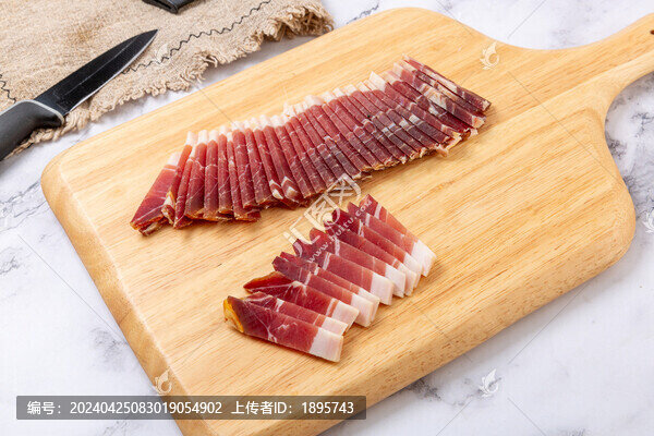 切片的金華火腿臘肉