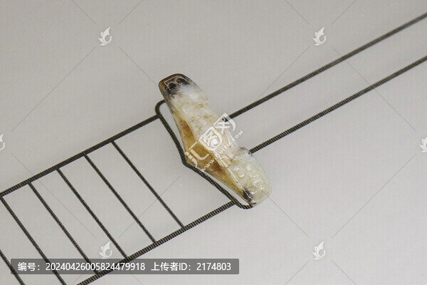 獸面云紋玉劍格