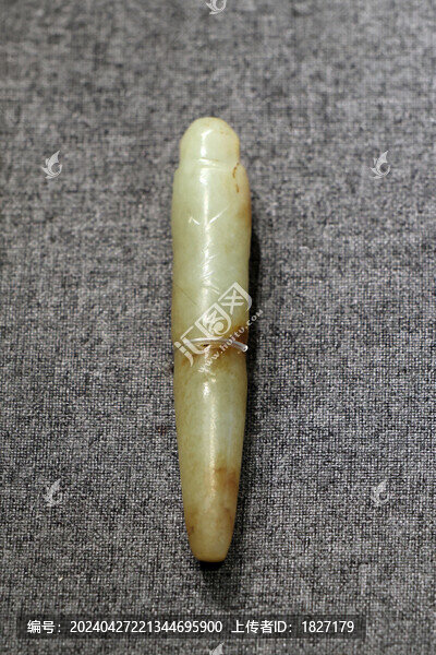 企立鷹玉笄首