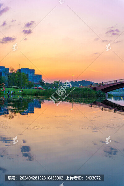 四川成都天府新區(qū)興隆湖的夕陽