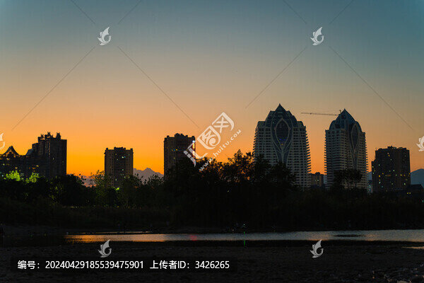 日落時分的景洪市瀾滄江城市風(fēng)光