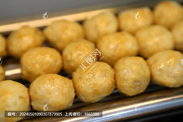 烤脆墨魚丸