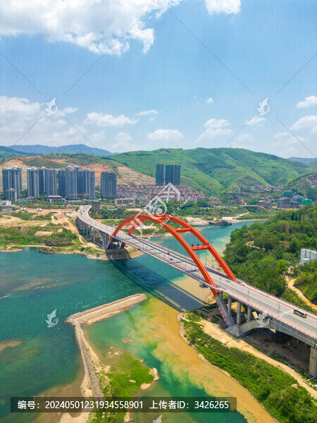航拍視角下的景洪市黎明大橋