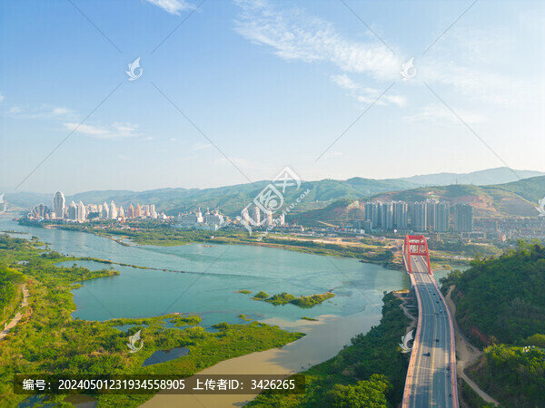 航拍視角下的景洪市黎明大橋
